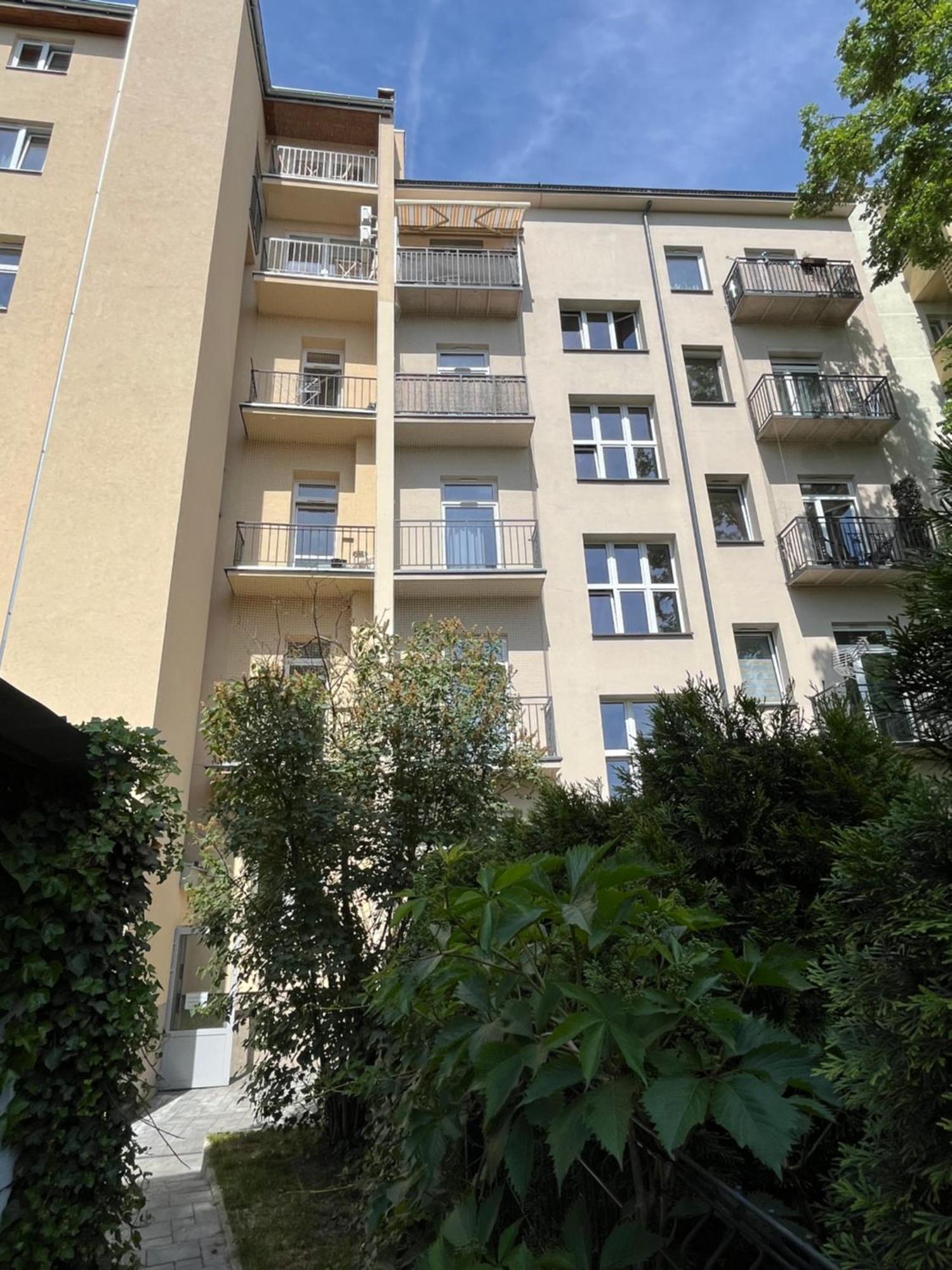 Feelhome Apartment With Kitchen Krakow Bagian luar foto